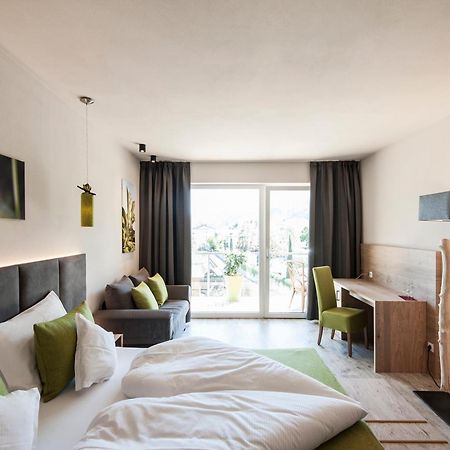 Hotel Pfeiss Лана Екстериор снимка
