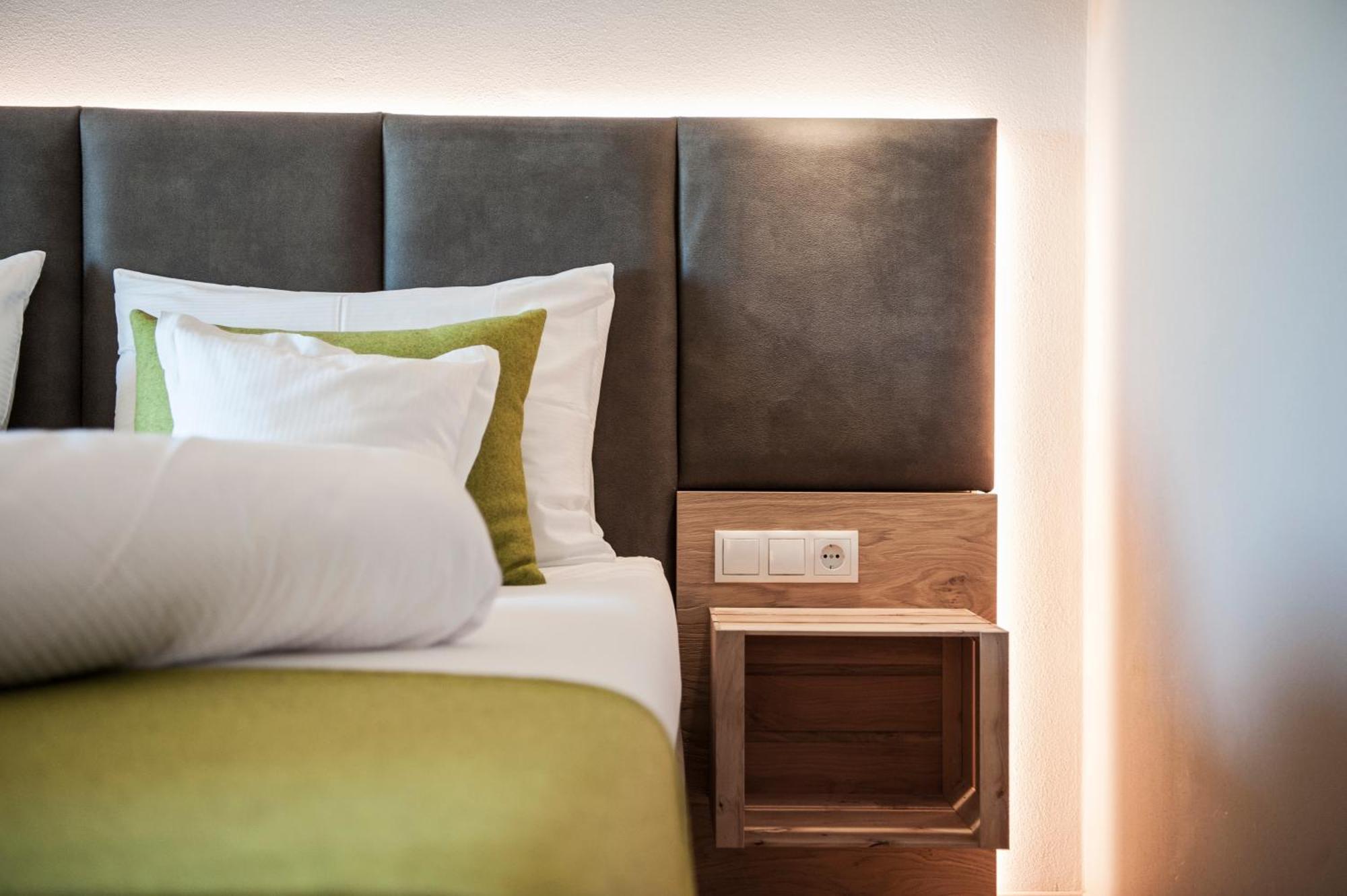 Hotel Pfeiss Лана Екстериор снимка