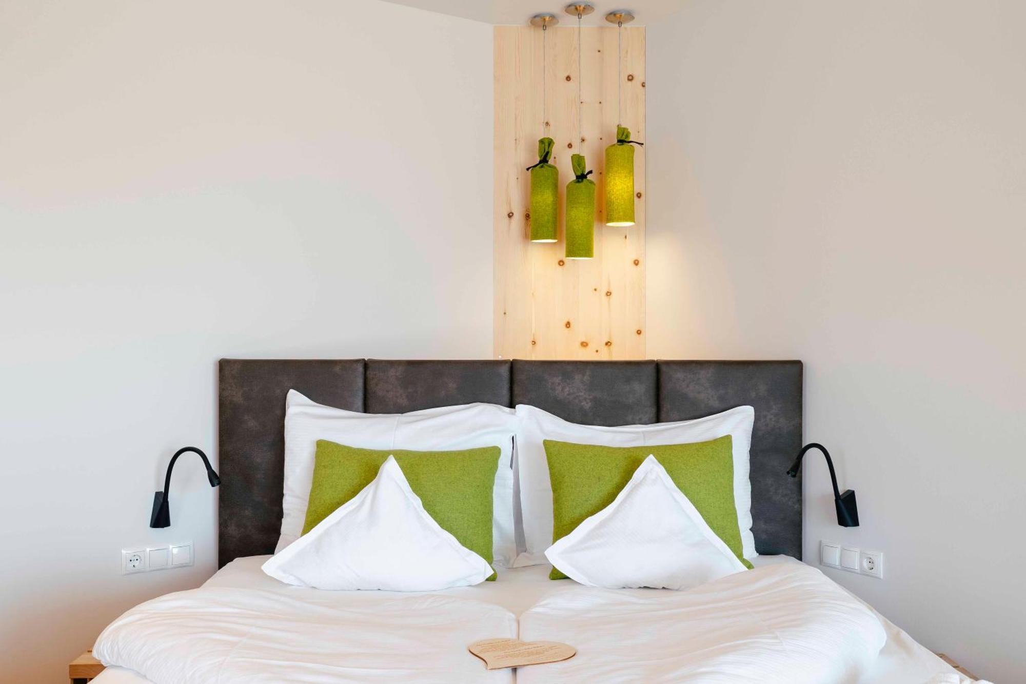 Hotel Pfeiss Лана Екстериор снимка