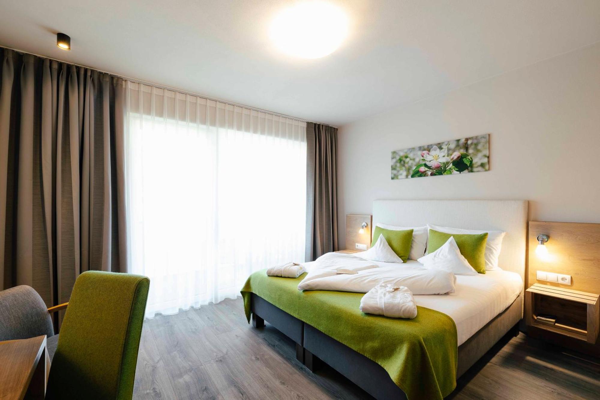 Hotel Pfeiss Лана Екстериор снимка