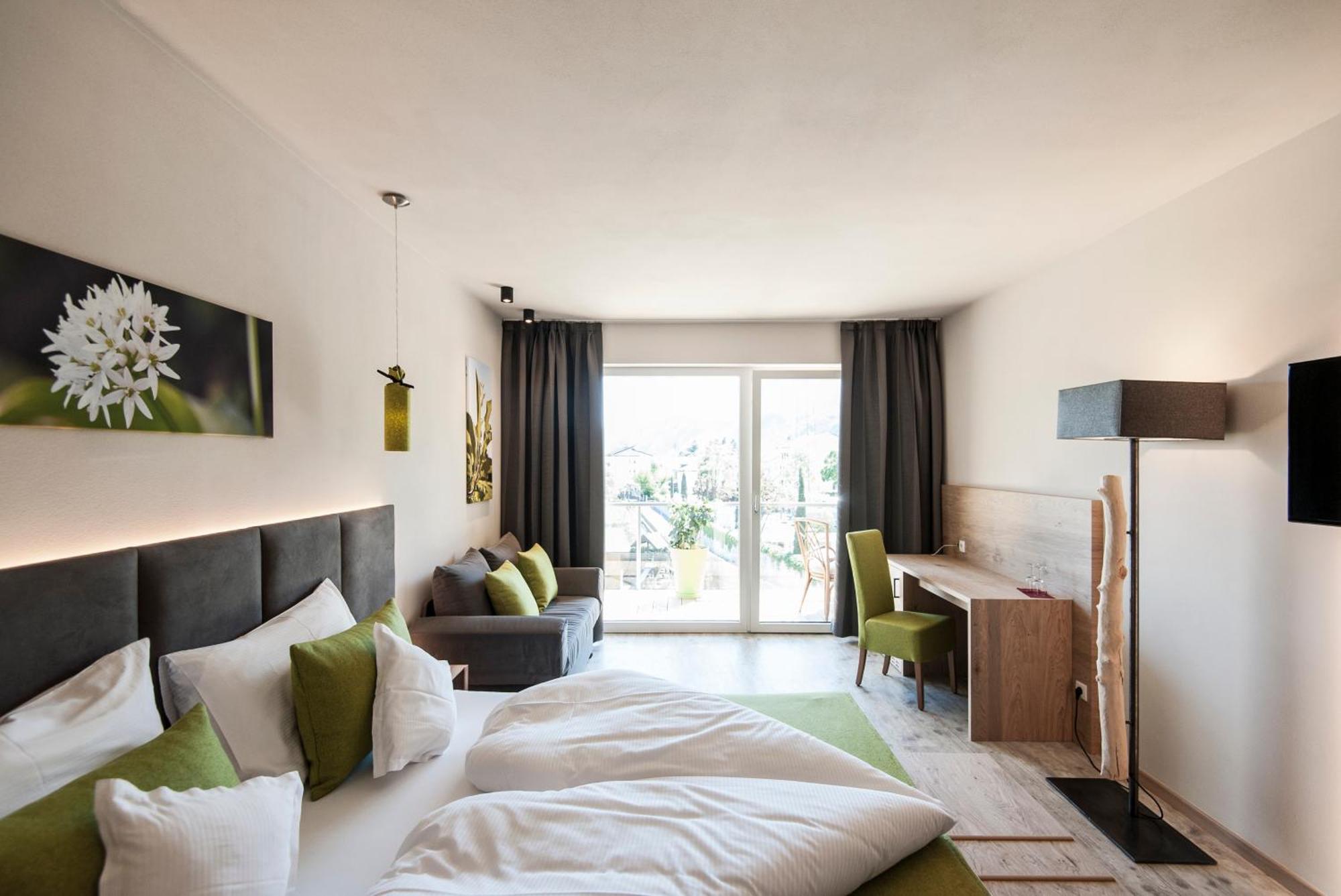 Hotel Pfeiss Лана Екстериор снимка