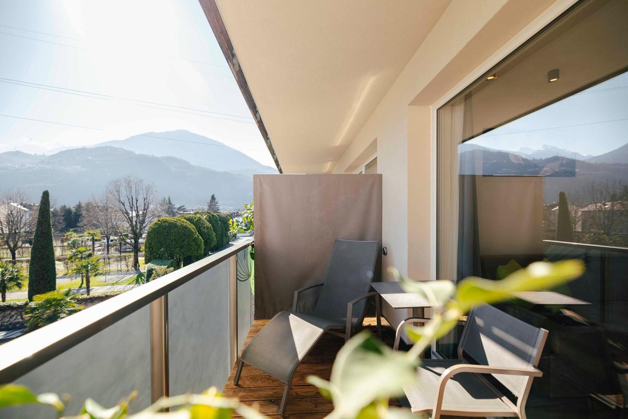Hotel Pfeiss Лана Екстериор снимка