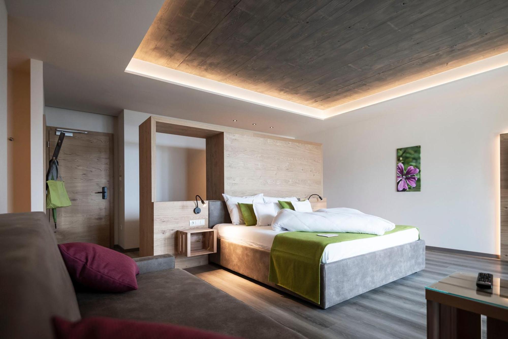 Hotel Pfeiss Лана Екстериор снимка