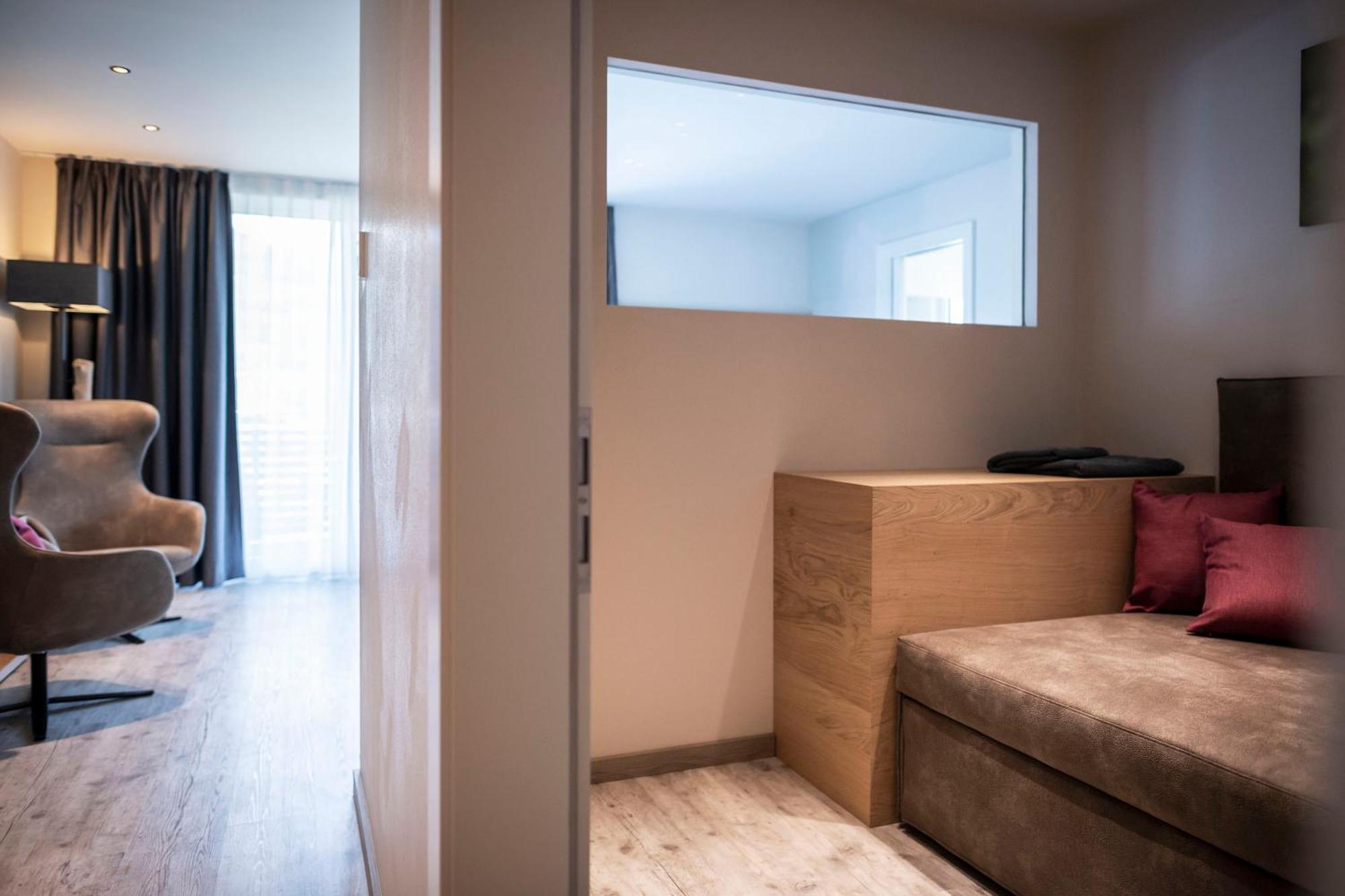 Hotel Pfeiss Лана Екстериор снимка