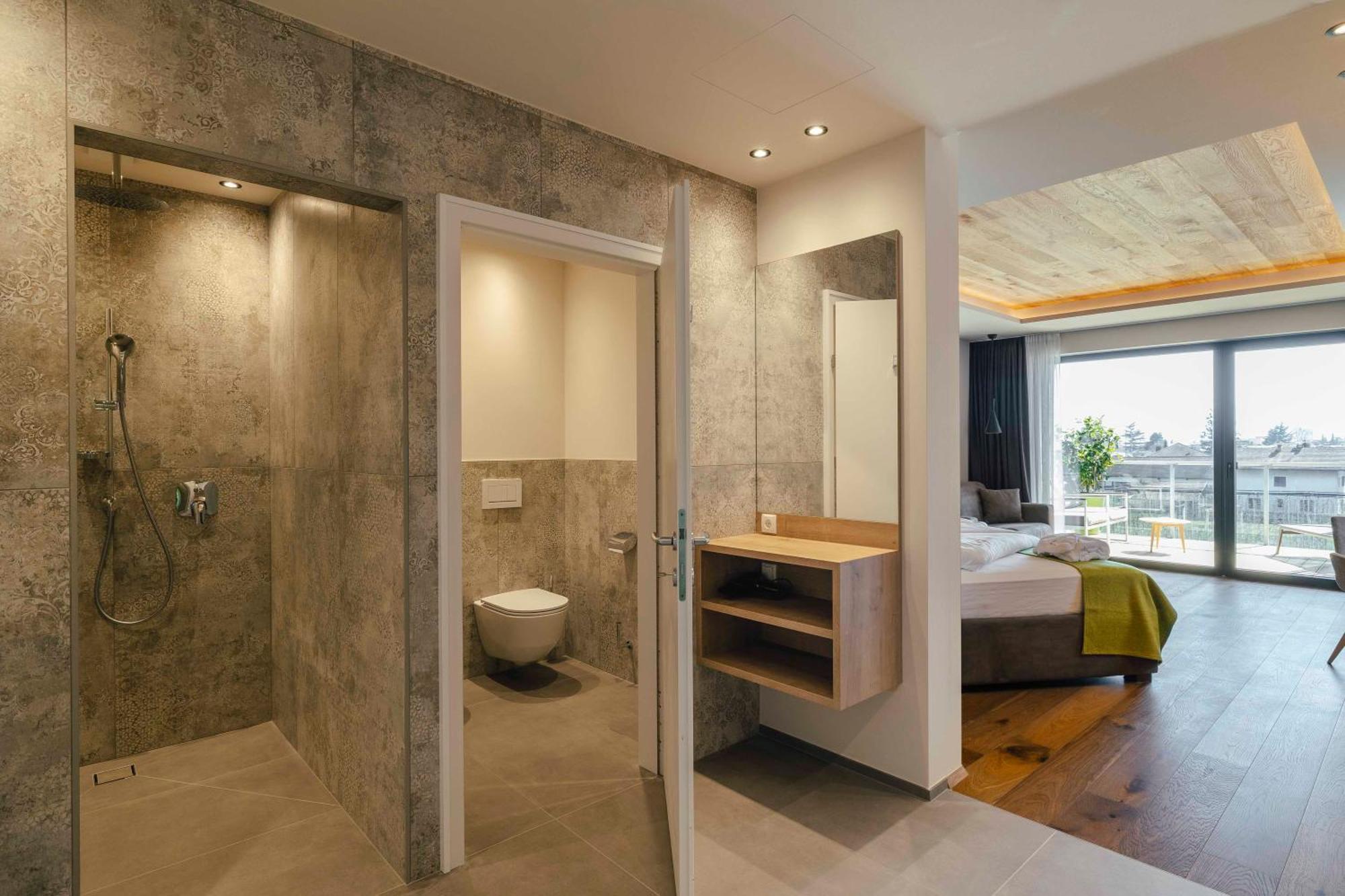 Hotel Pfeiss Лана Екстериор снимка