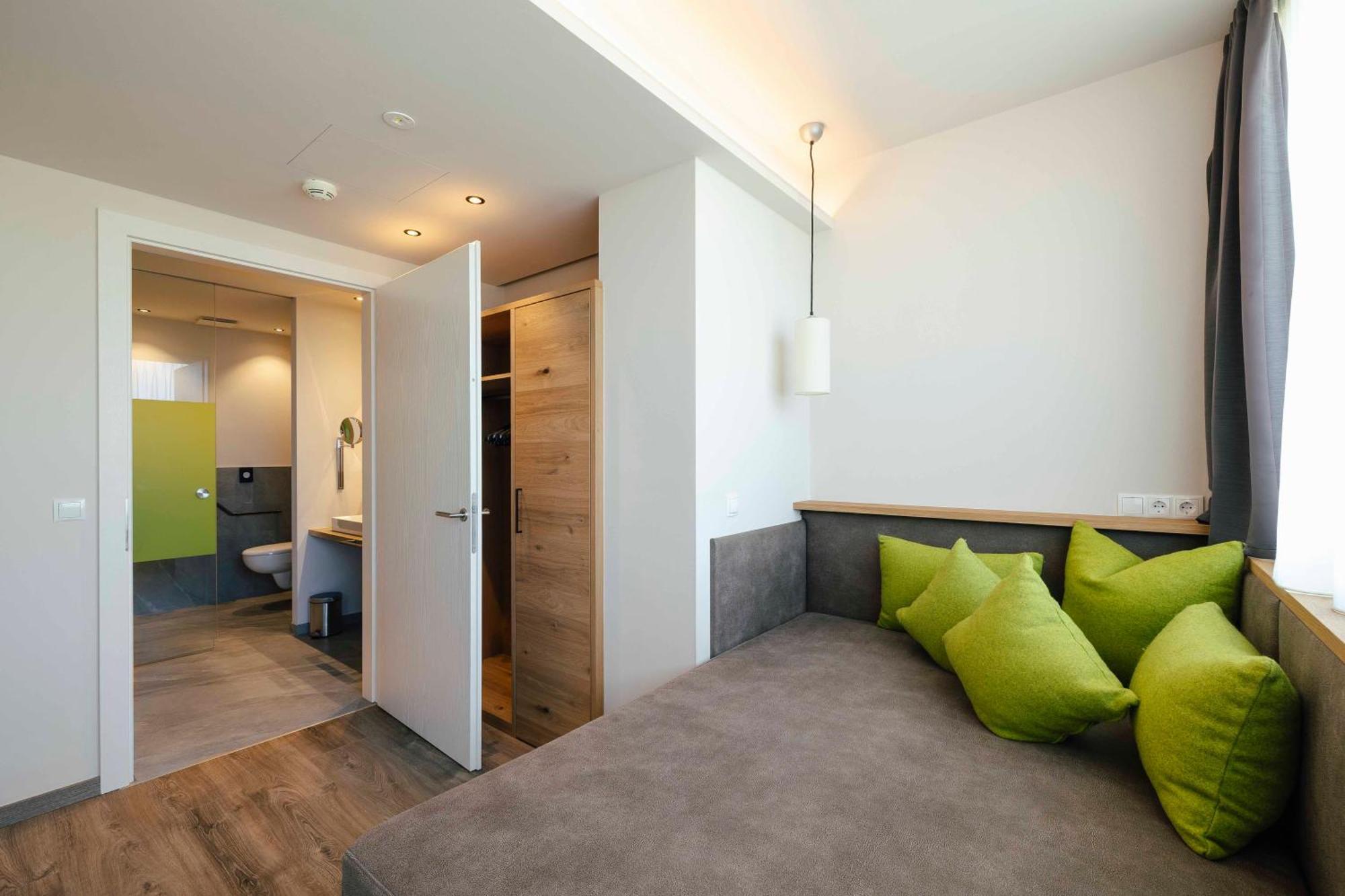 Hotel Pfeiss Лана Екстериор снимка