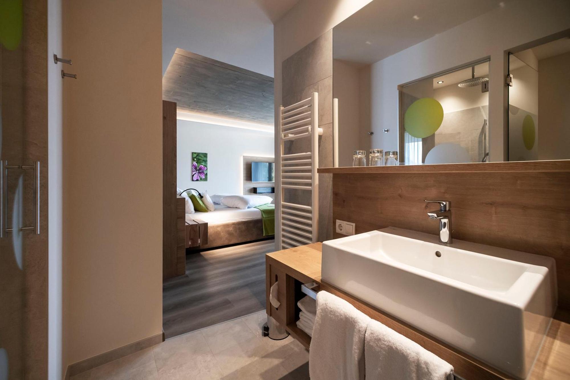 Hotel Pfeiss Лана Екстериор снимка