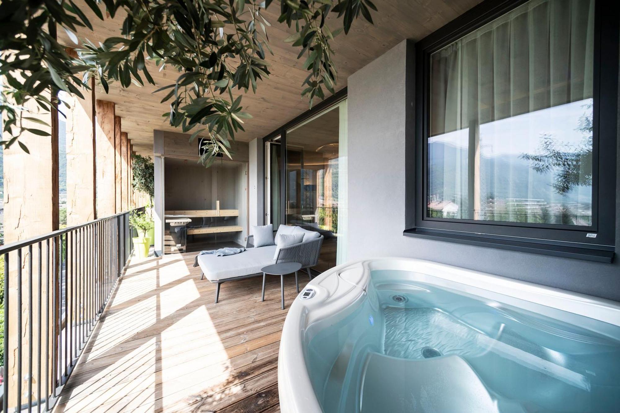 Hotel Pfeiss Лана Екстериор снимка
