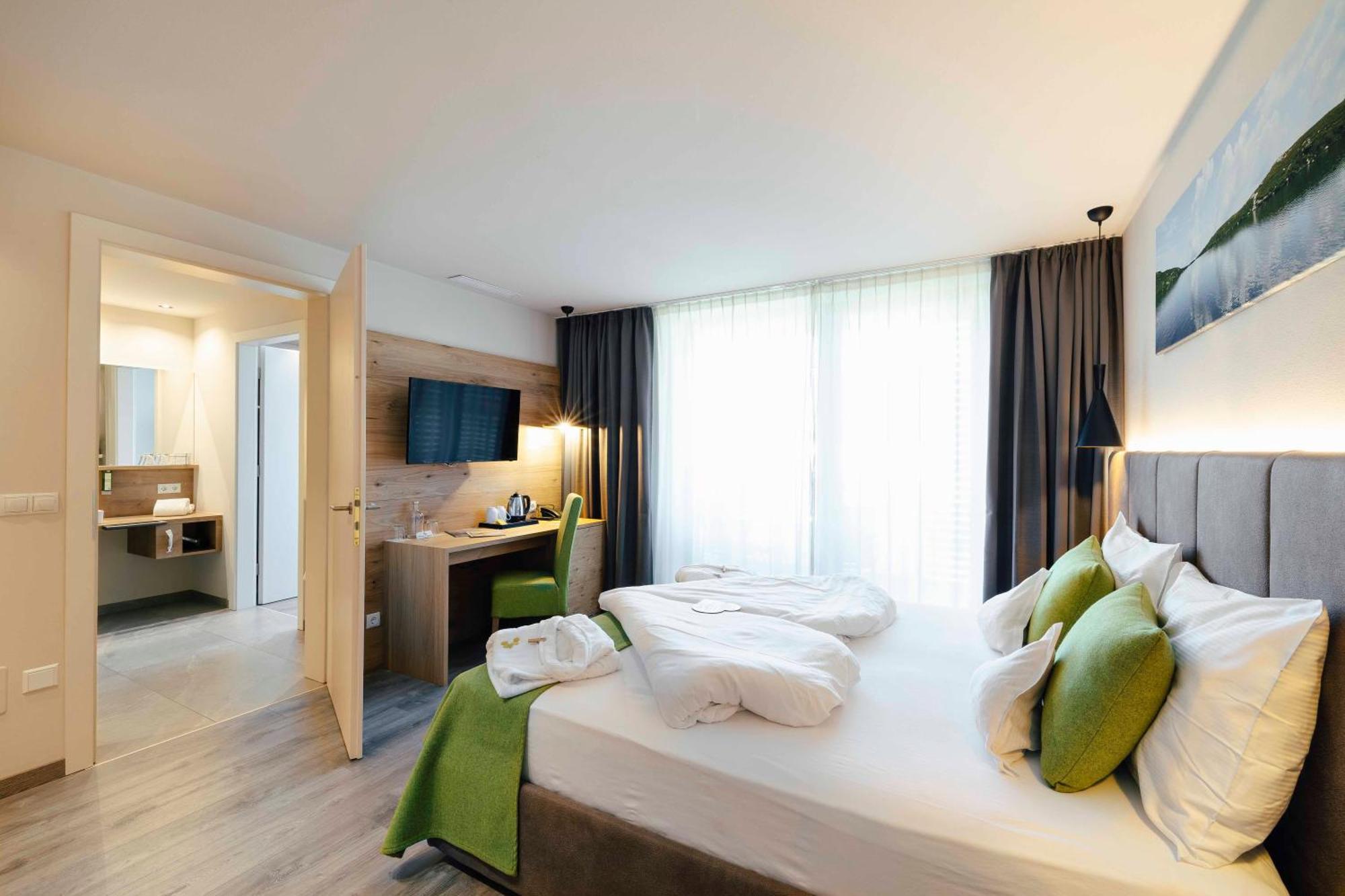 Hotel Pfeiss Лана Екстериор снимка