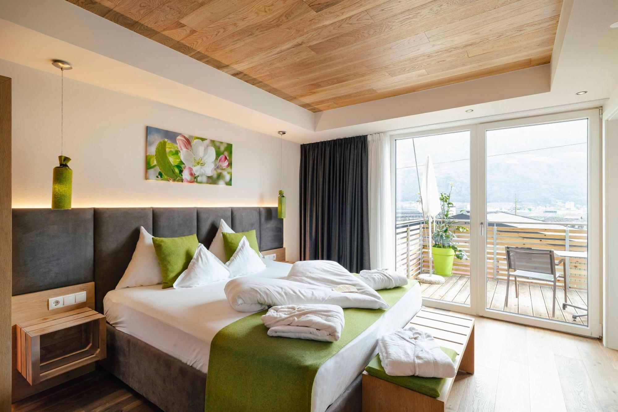 Hotel Pfeiss Лана Екстериор снимка