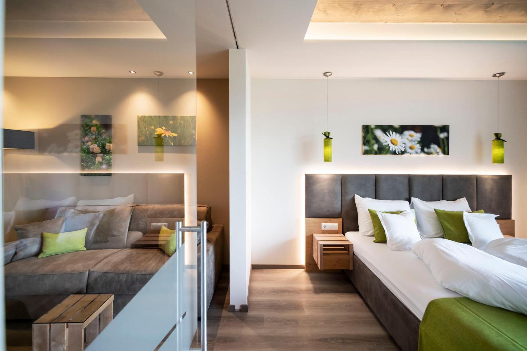 Hotel Pfeiss Лана Екстериор снимка