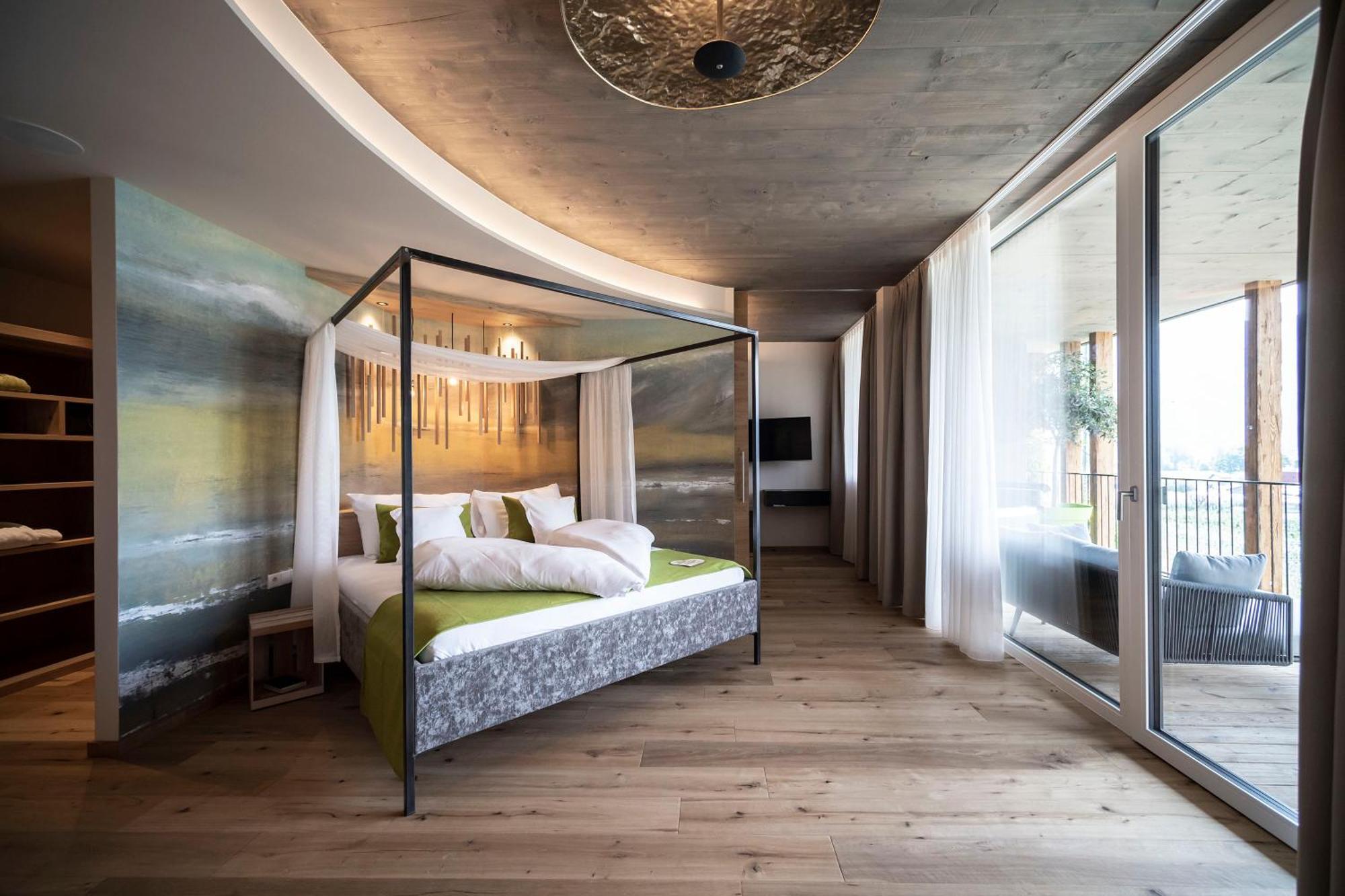 Hotel Pfeiss Лана Екстериор снимка
