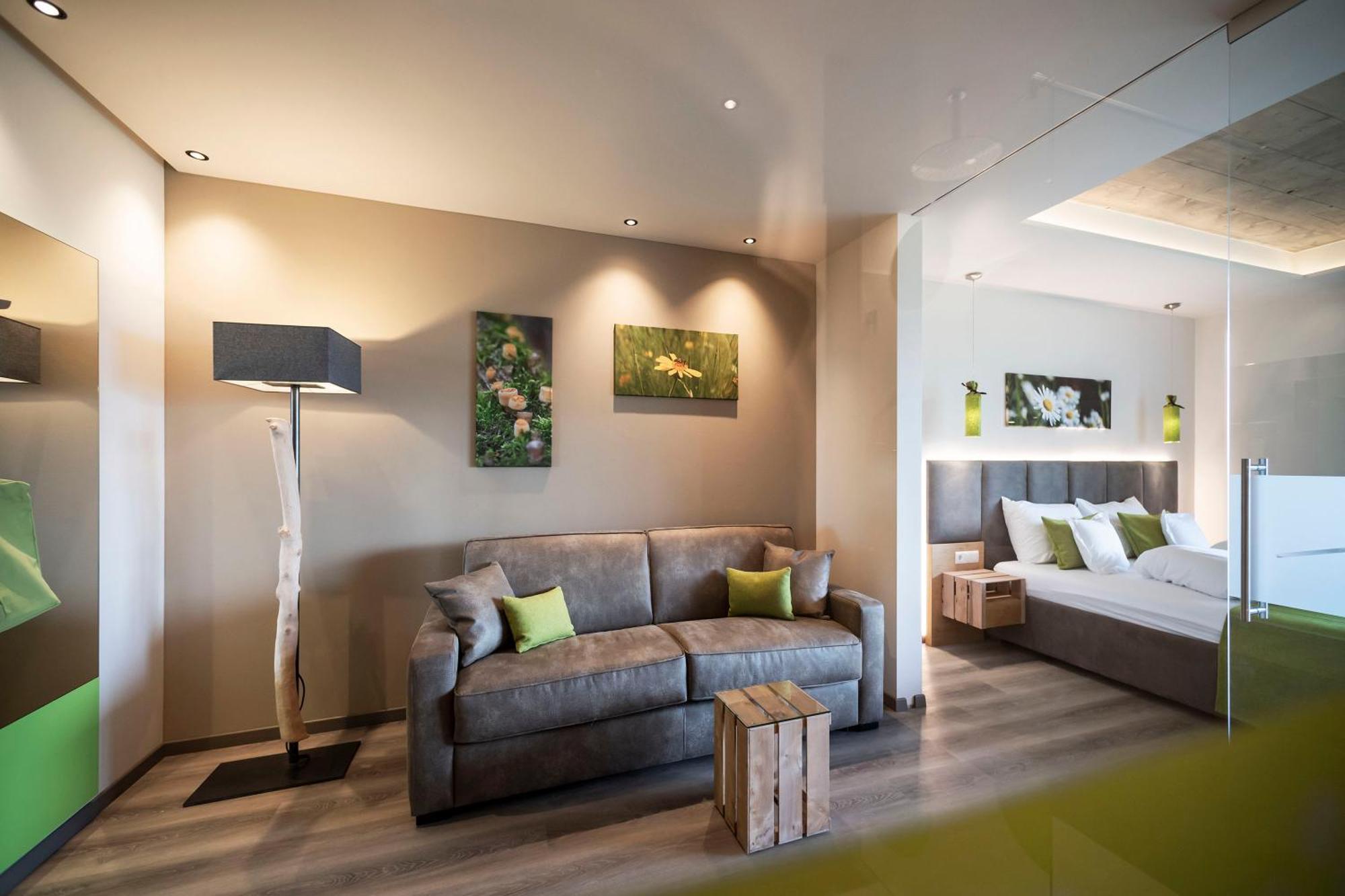 Hotel Pfeiss Лана Екстериор снимка