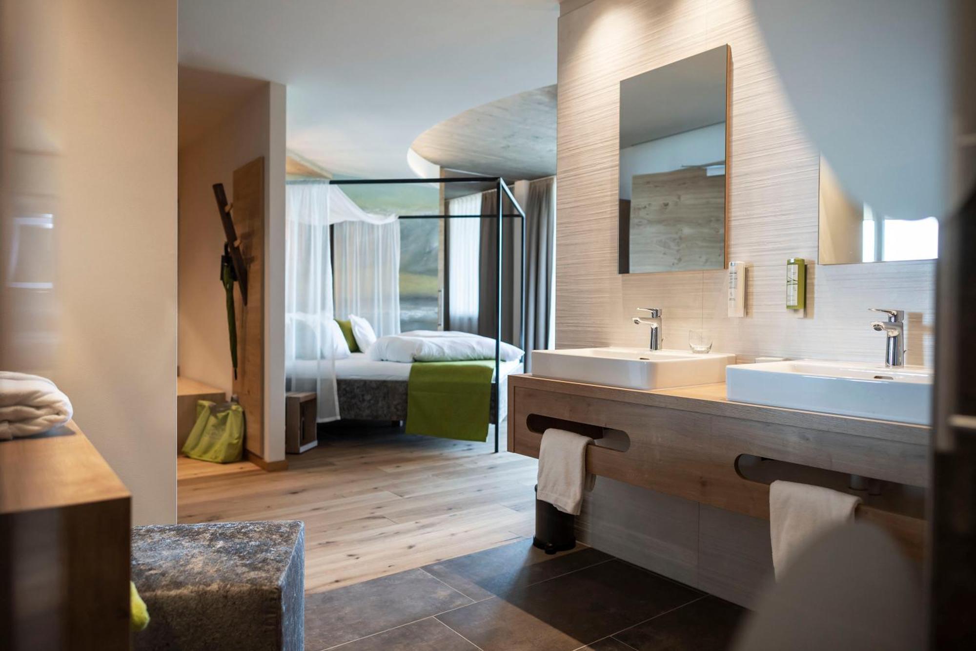 Hotel Pfeiss Лана Екстериор снимка