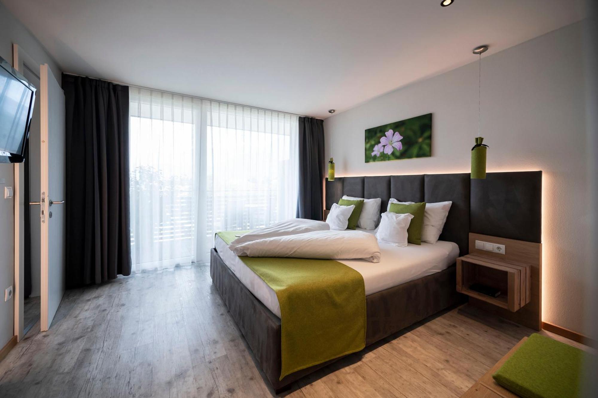 Hotel Pfeiss Лана Екстериор снимка