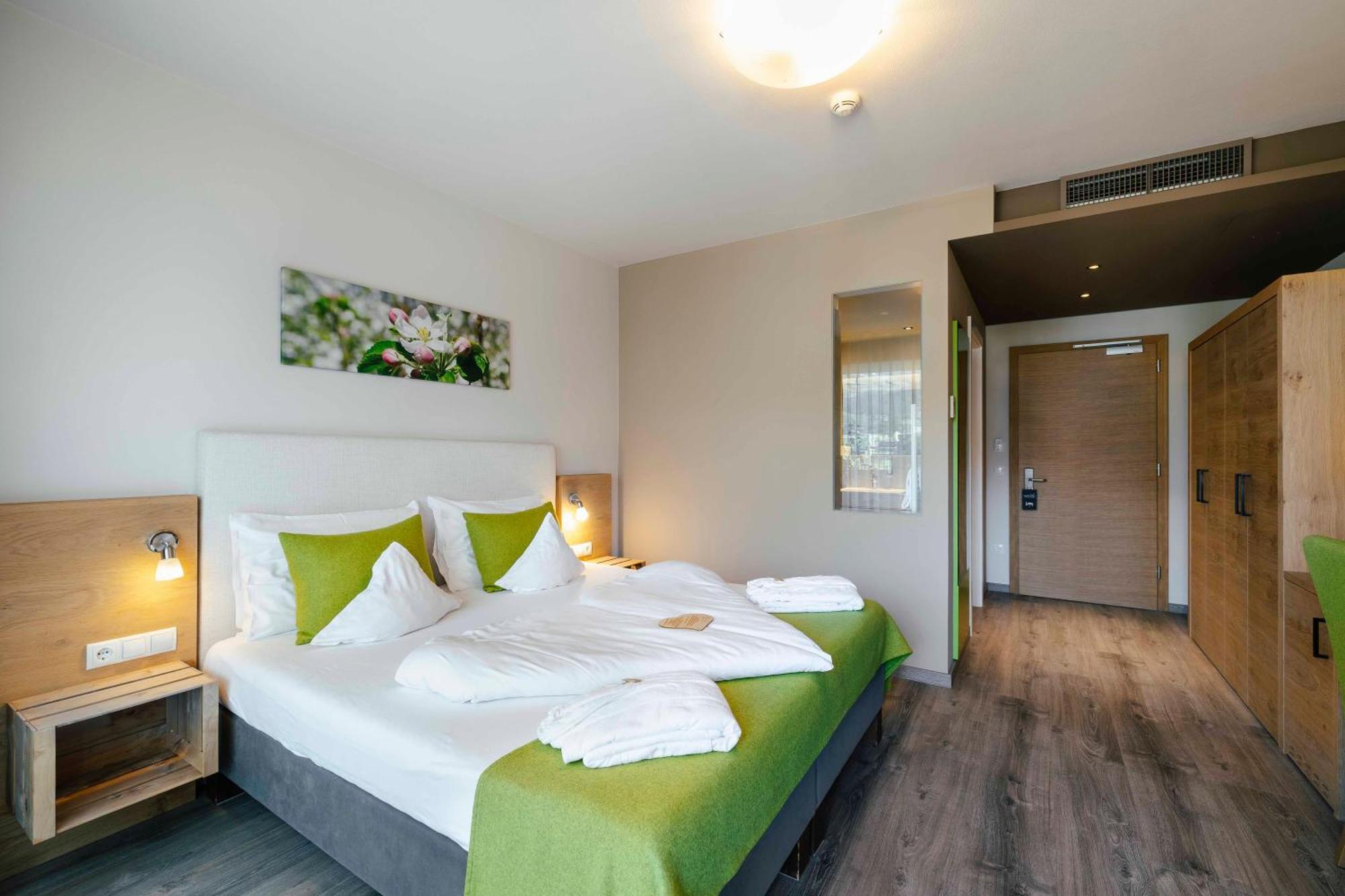 Hotel Pfeiss Лана Екстериор снимка