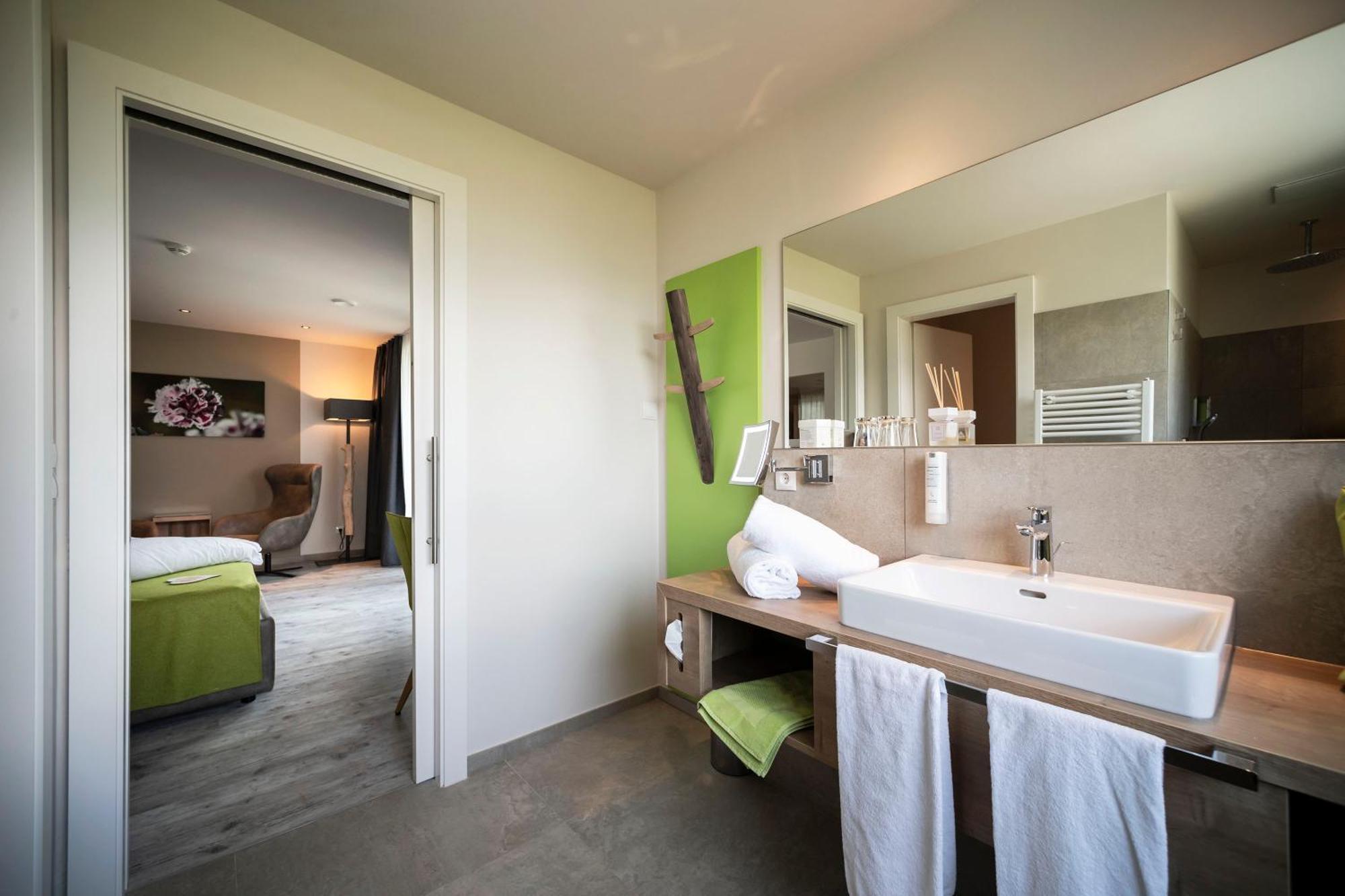 Hotel Pfeiss Лана Екстериор снимка