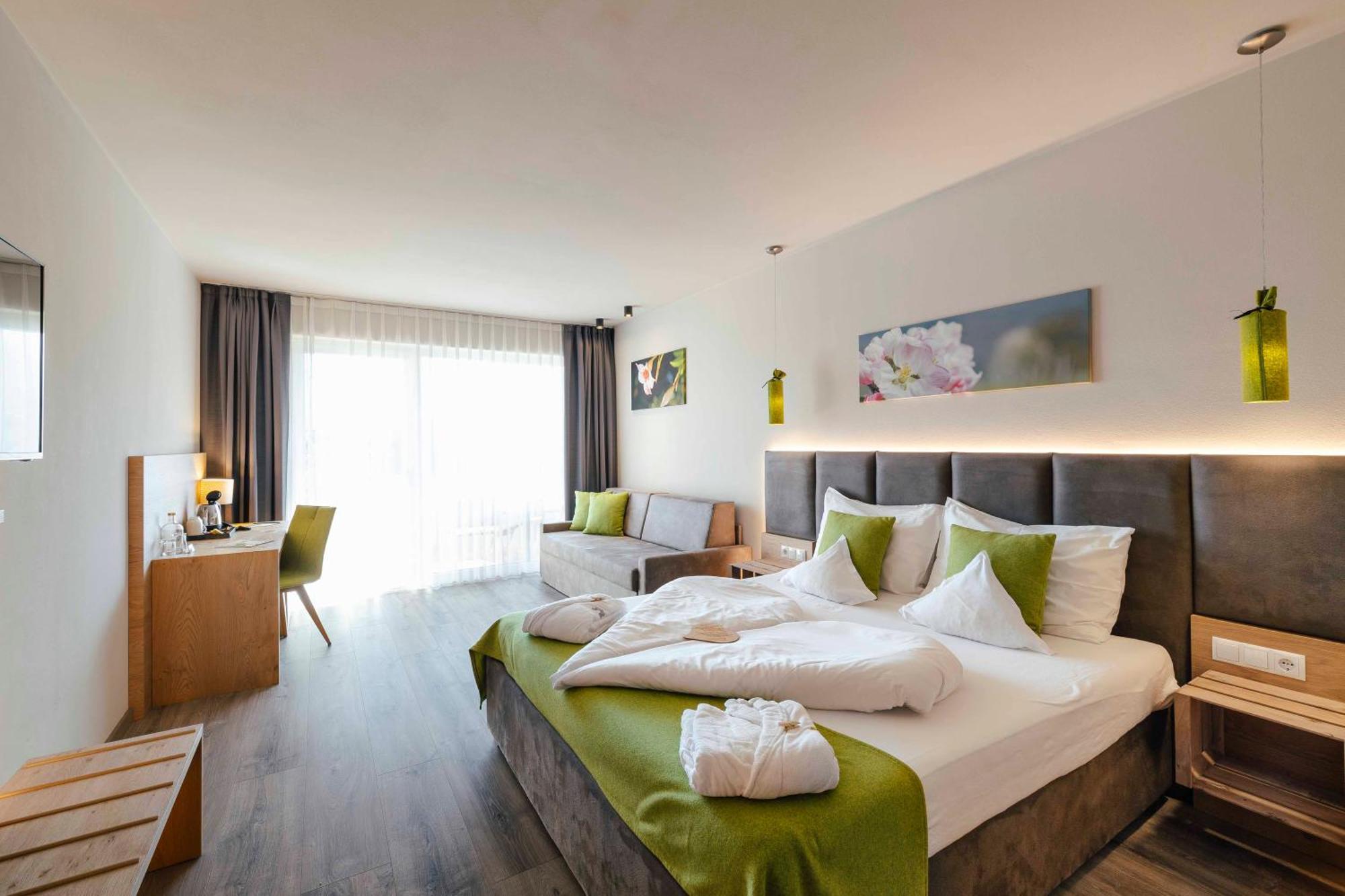 Hotel Pfeiss Лана Екстериор снимка