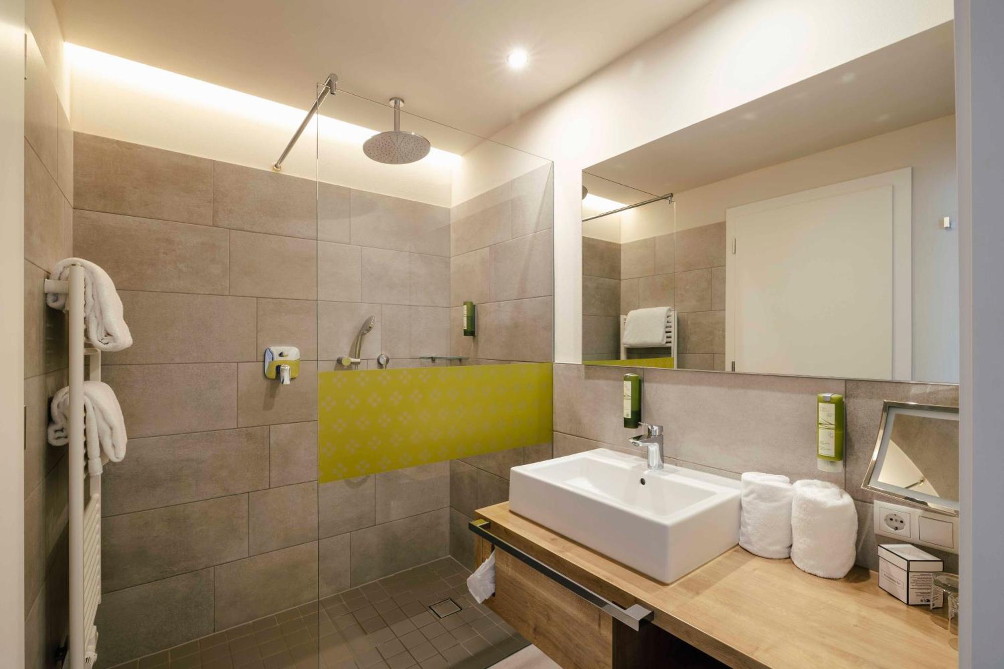 Hotel Pfeiss Лана Екстериор снимка