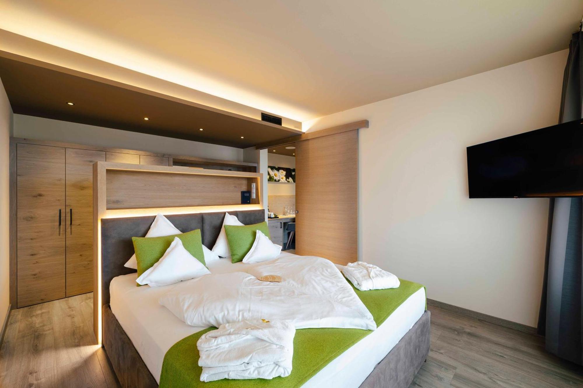 Hotel Pfeiss Лана Екстериор снимка