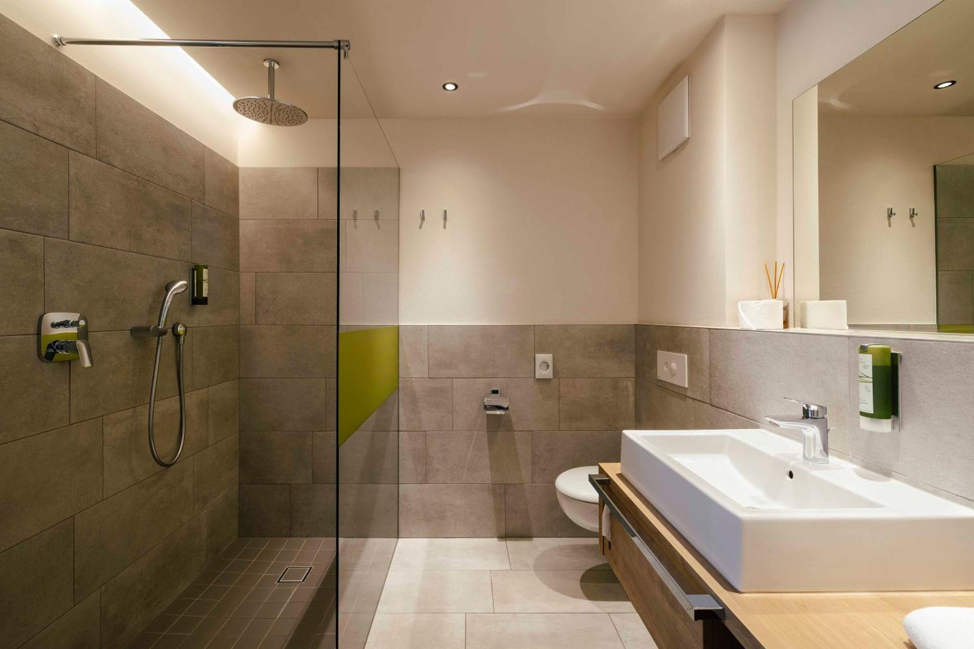Hotel Pfeiss Лана Екстериор снимка